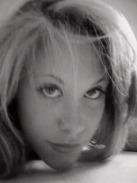 Ma couz adorée ke jaime , ma vanouche t trop belle sur cette foto, on dirai une photo prise en studio ^^