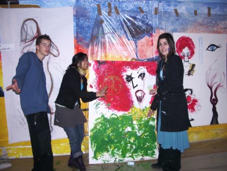 souvenir mémorable de la fresque à la Danette Pistache !!! gooore !!! mmddrrr  Antoine , Mélinda et Stephanie