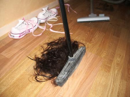 Chez ma coiffeuse perso : MES CHEVEUUX !! enfin décidée !! j'ai fais couper la longueur de 92 cm de capillaires !!!