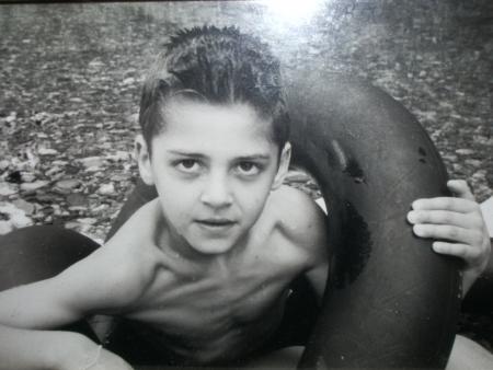 mon cher frèro..aah quel beau gosss jsuis fan de lui !! mdr