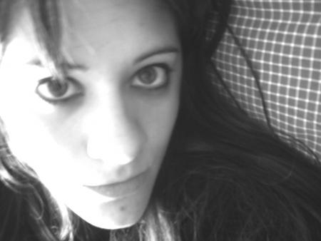 bon bah..moi ! ( c'est pas un piercing nan !! c'est unn BOUTOONNN !! )
