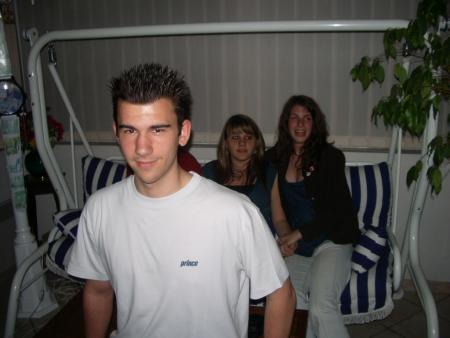 Lol le chieur qui veut foutre sa merde ^^ Sacha dégaaage !!!
