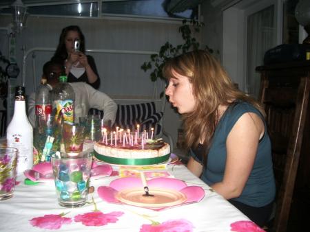 ouais sooouuffle !!!!!!!!!!!!! 19 ans ça y'est !!!!!!!!!!!!!!!!