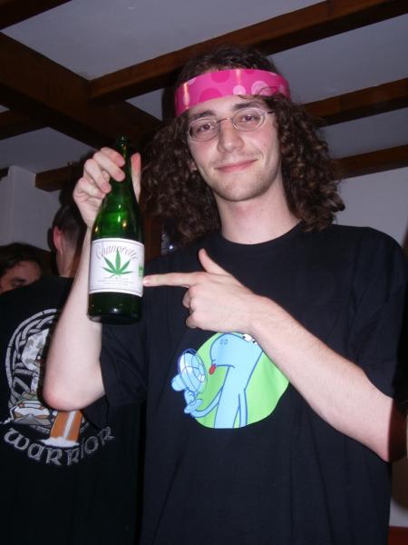 Lool Thomas !!! c'est pas du sirop de canabis nan !!! sirop de chanvrette je crois ^^