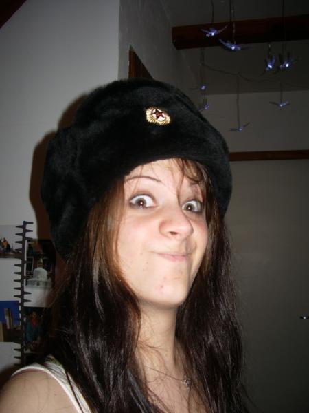 moi communiste mddrr , la chapka ( si ça sécrit com ça..) de Muf' ^^