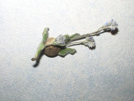 la fleur de romarin, fleur de l'amour....punaisée au-dessus de mon lit, on ne sait pourquoi...