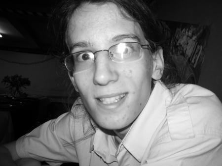 MON FILS !!! Romain toujours en train dfaire le con, tenté dme faire bouffer une crêpe tombée par terre ce soir là, et moi tenté dlui faire bouffer une limace mais pas réussi....:( joublierais pas non