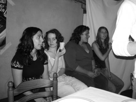 A la fête de fin d'année + anniv de Céline : Céline( qui tire la langue ^^), Amandine, Lae, Marie.