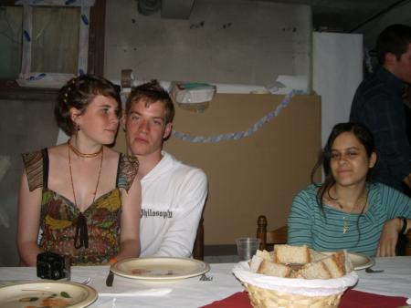 à gauche le beau couple qui dure et durera : Ma Shashoo et Ketchoupi ^^ ( Charlotte et Thomas) et à droite Sandra qui veut pas danser ^^