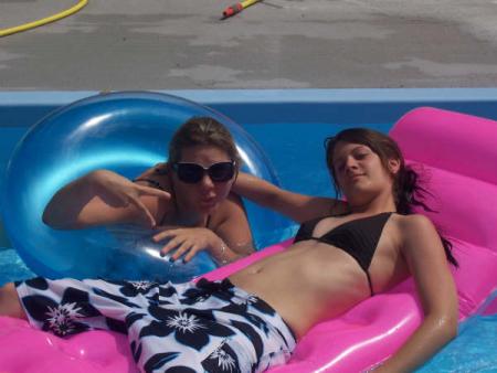 ..'se la racontent troooop ces pauv fiiiiilles !! ^^