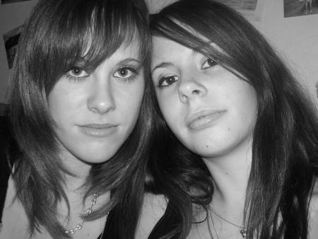  mes 2 couz ke jadore !!! laissez des ptits com...:)