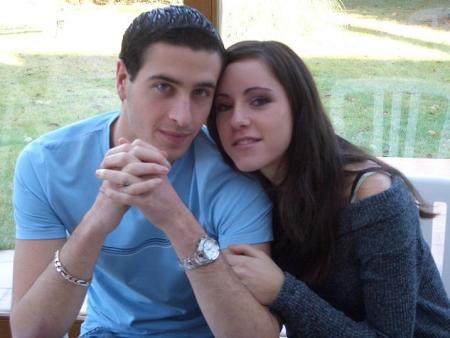 alors Steve (Filou) et Angélique (Angie) mes potes de primaire que j'ai pas revu depuis maintenant...pinaiz ! bientôt 8 ans !! promis un jour je reviendrais vous vooiir !! ^^