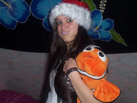 Moi pour Noël , bonnet + Nemo + geule dabrutie...^^